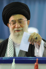 حضور مقام معظم رهبری در پای صندوق دومین مرحله از نهمین دوره انتخابات مجلس شورای اسلامی